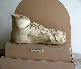 Pied colossal, sculpture romaine du IIIe siècle, Tunisie, musée national du Bardo,